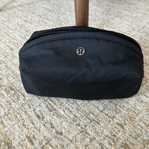 Lululemon make-up pouch